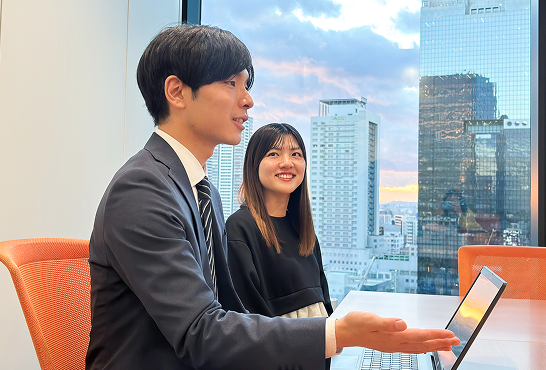 社員の働く様子3